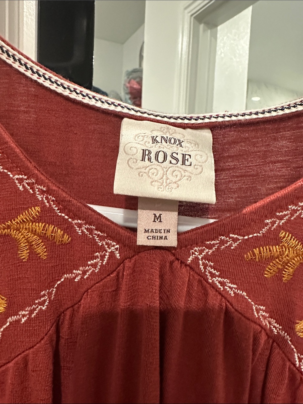 Knox Rose Rust Red Embroidered Sleeveless Top - Picture 2 of 4